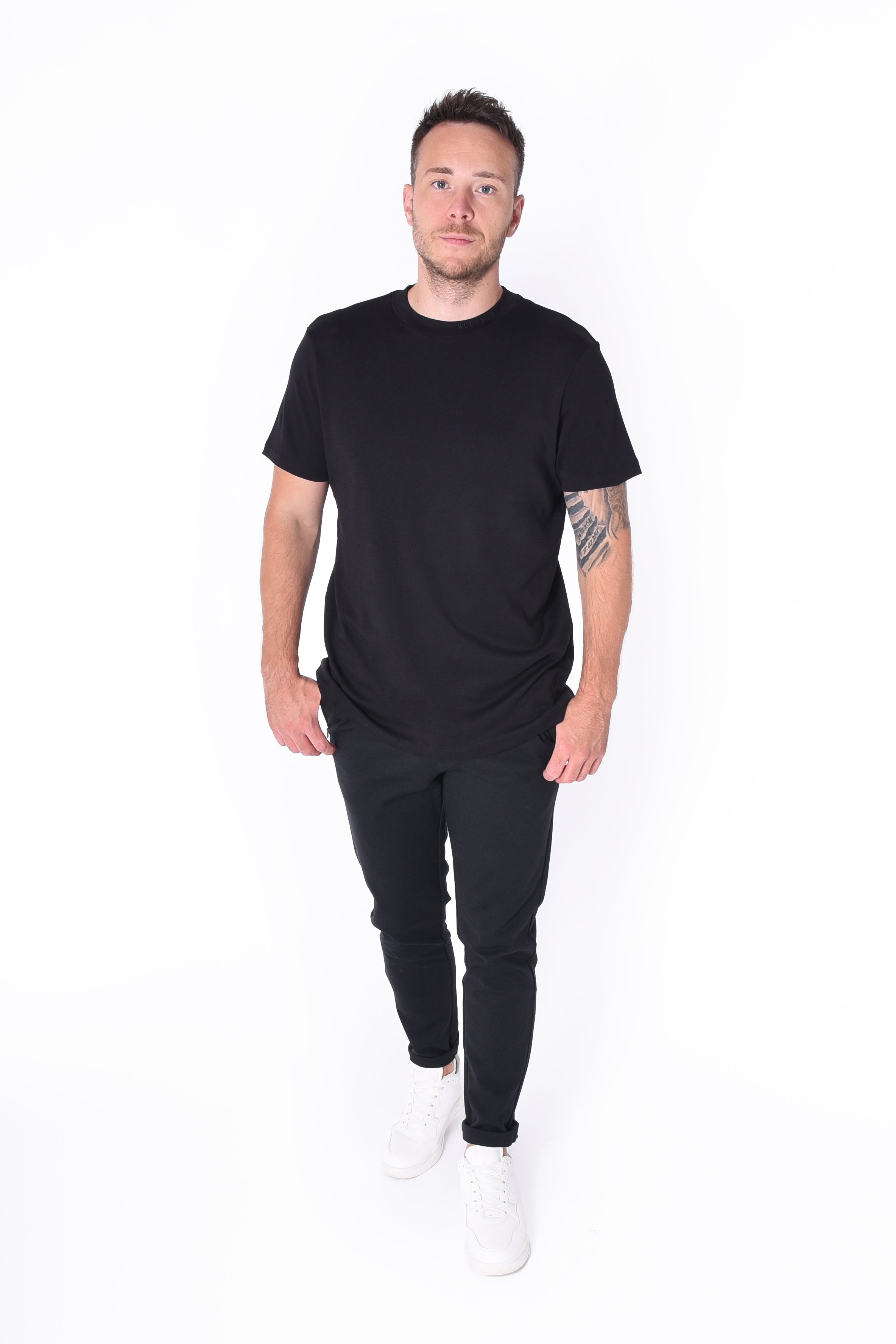 Color 020 - 0 - Feinsteiger-black-3.jpg