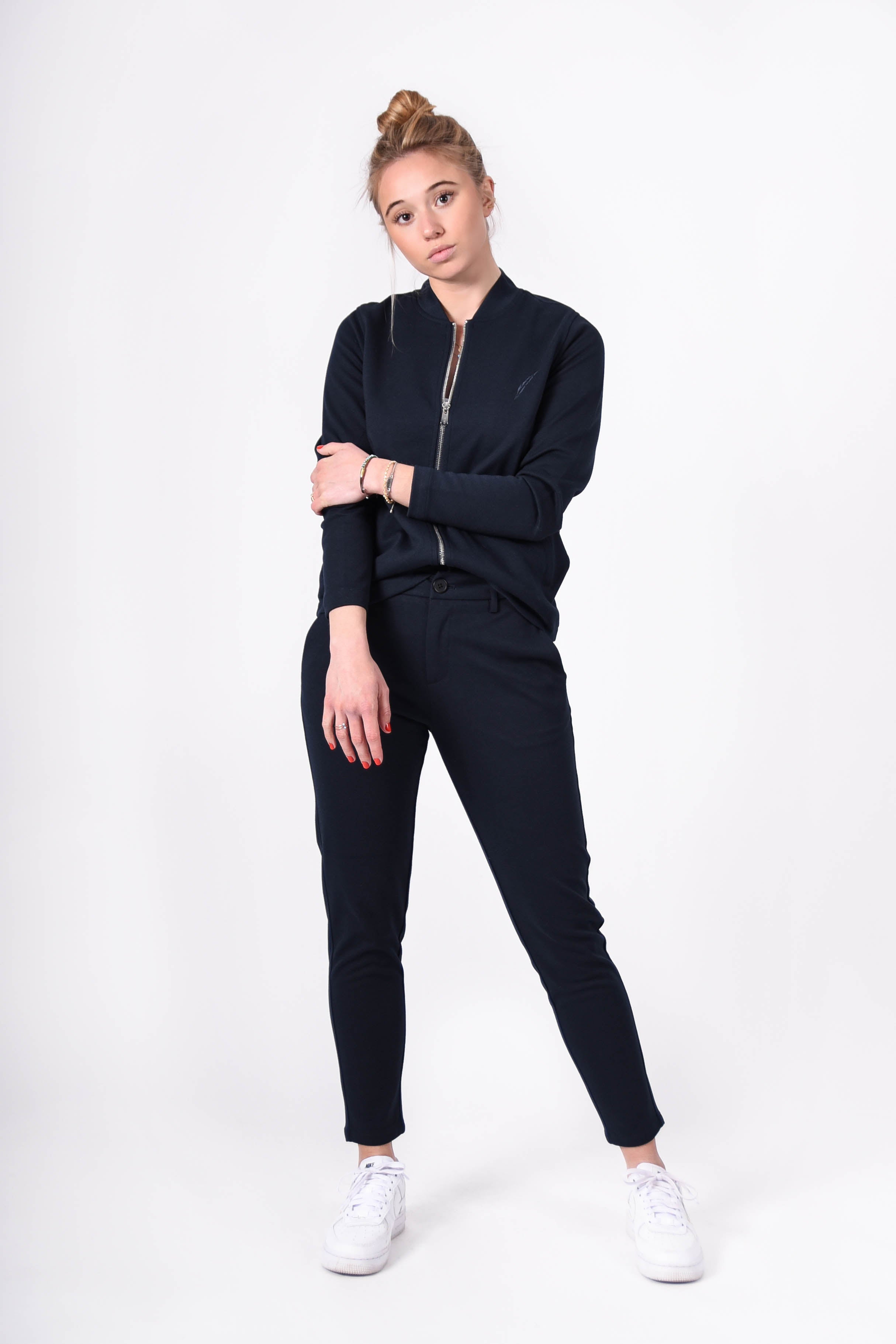 Color 070 - 0 - Schicker-navy-1.jpg