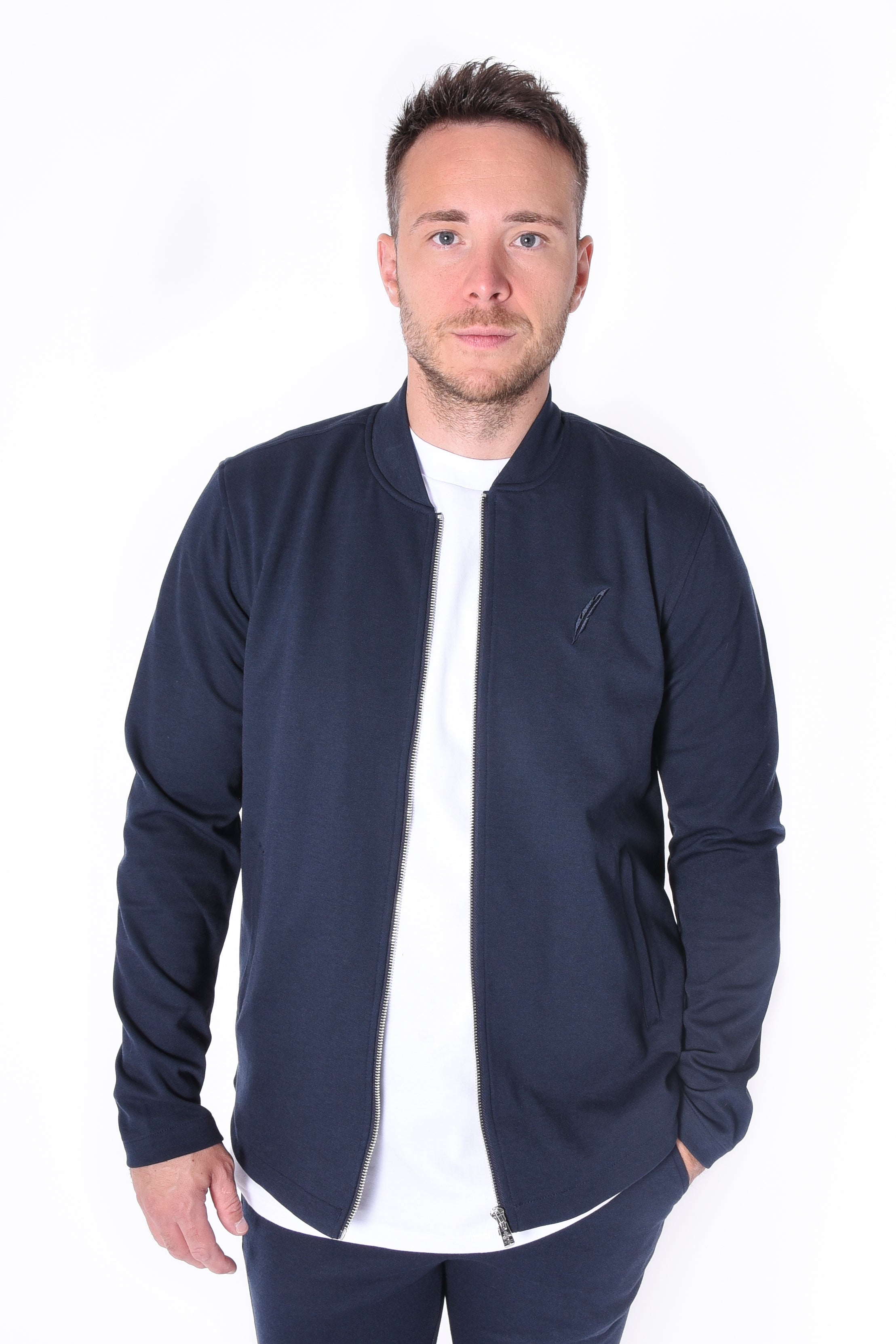 Color 070 - 12 - Lauterbach-navy-3.jpg