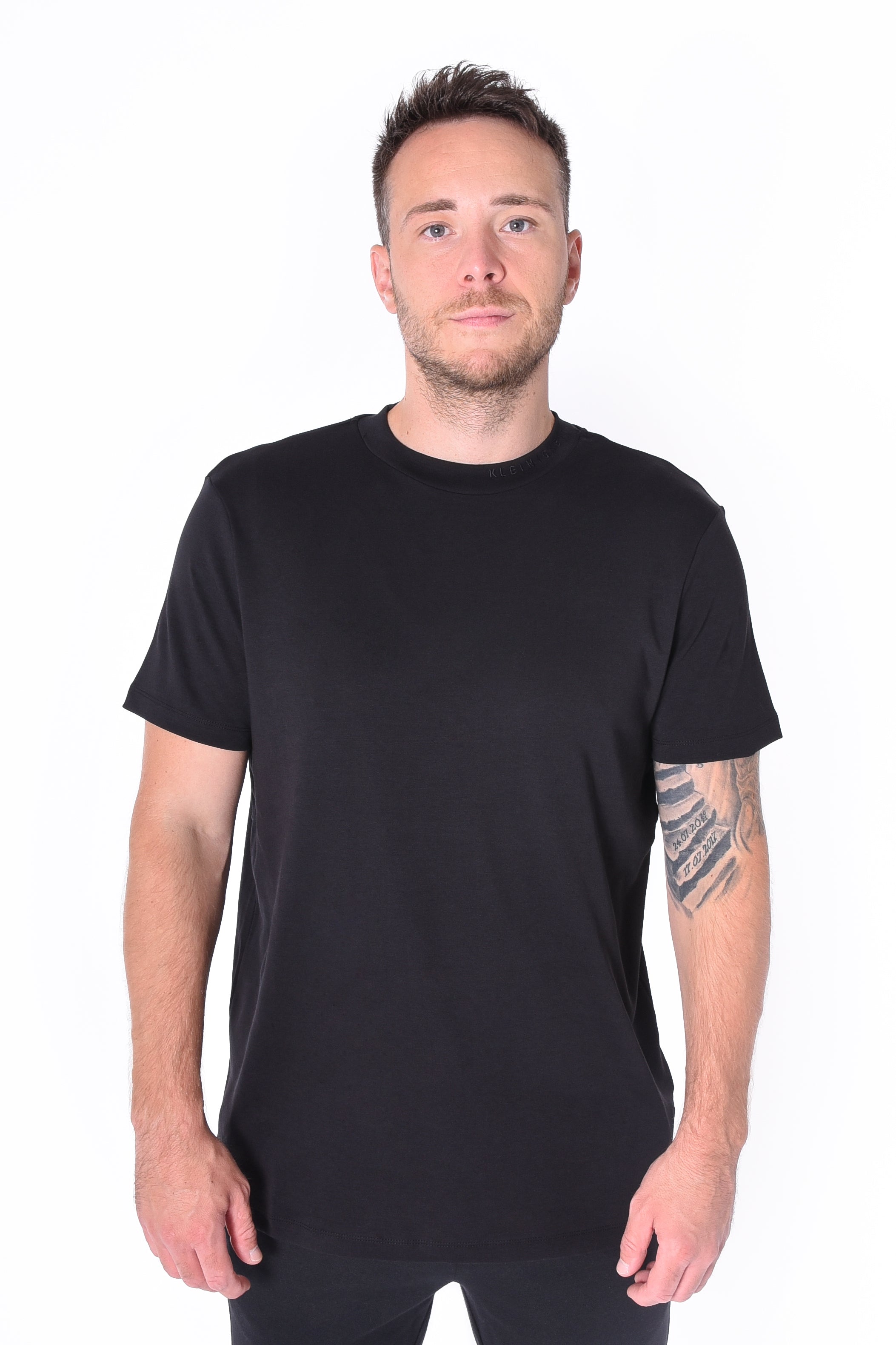 Color 020 - 0 - Feinsteiger-black-1.jpg