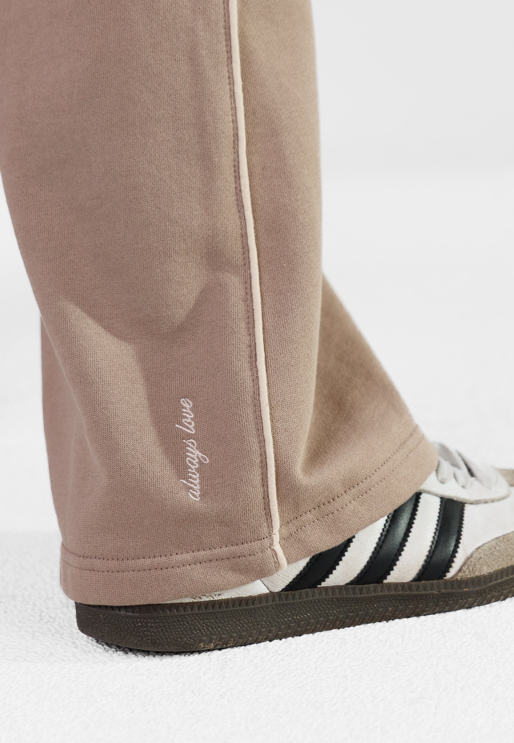 Color 303 - 0 - CU5A2055.jpg