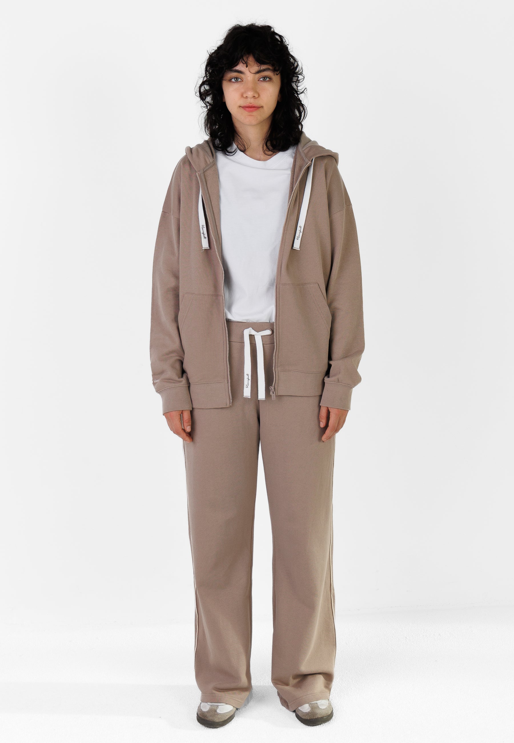 Color 303 - 0 - CU5A2058.jpg