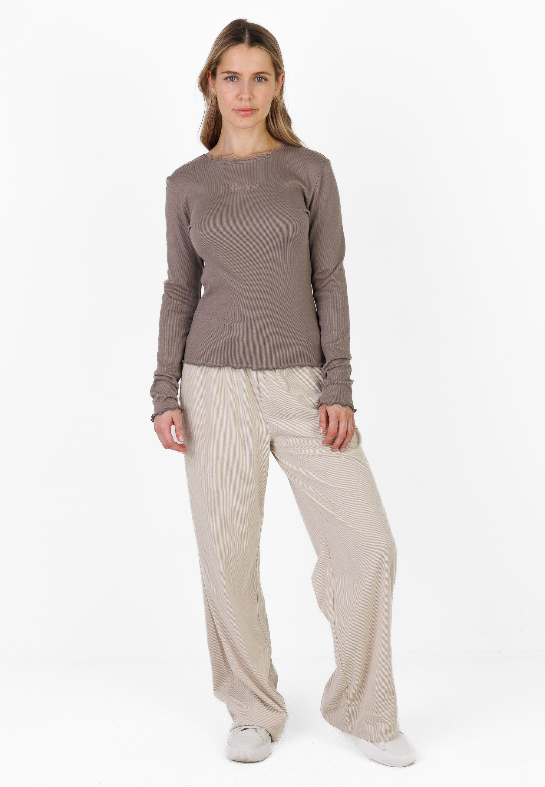 Color 303 - 0 - CU5A3923.jpg