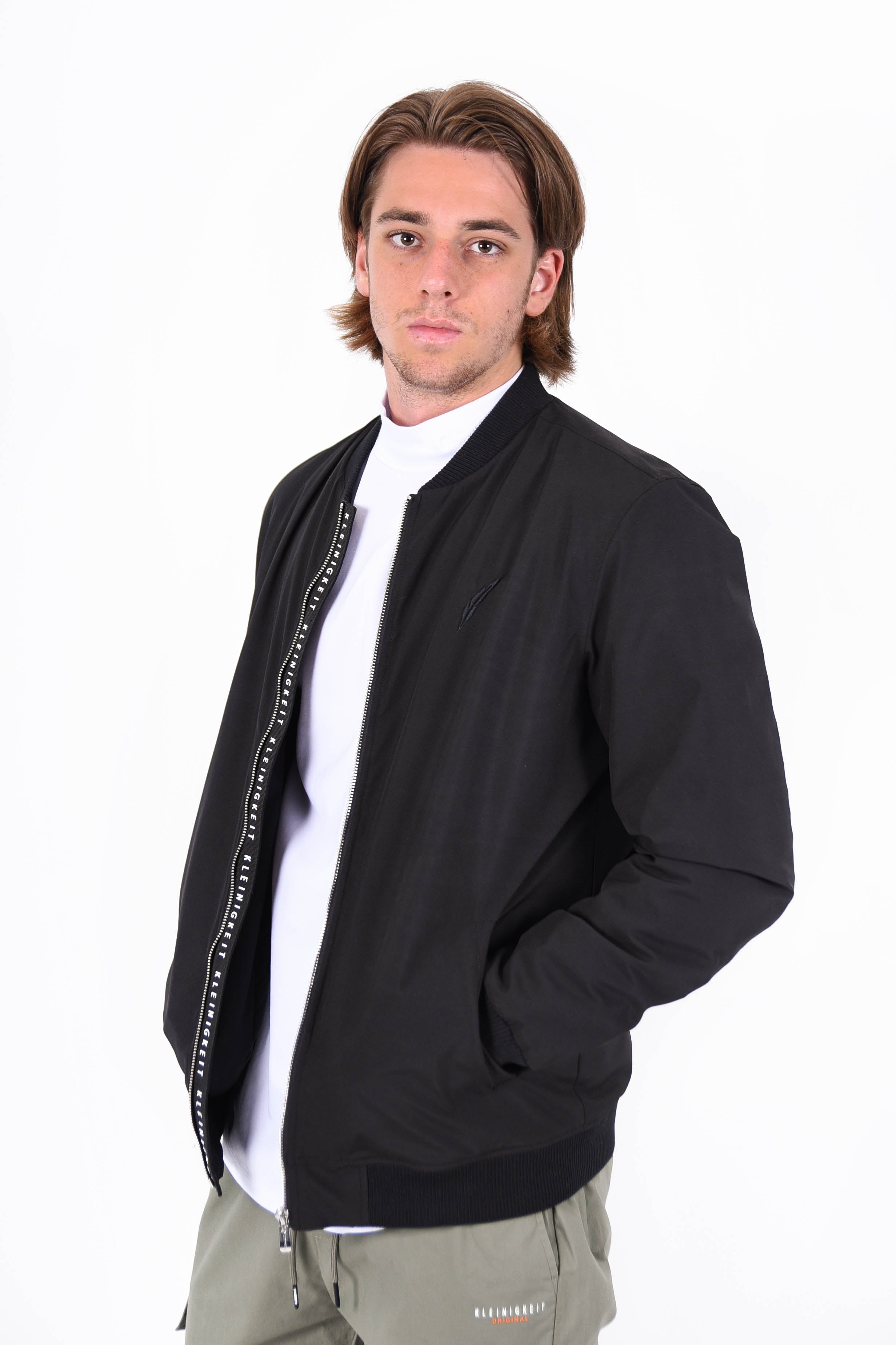 Color 020 - 1 - Körtomber-black-1.jpg