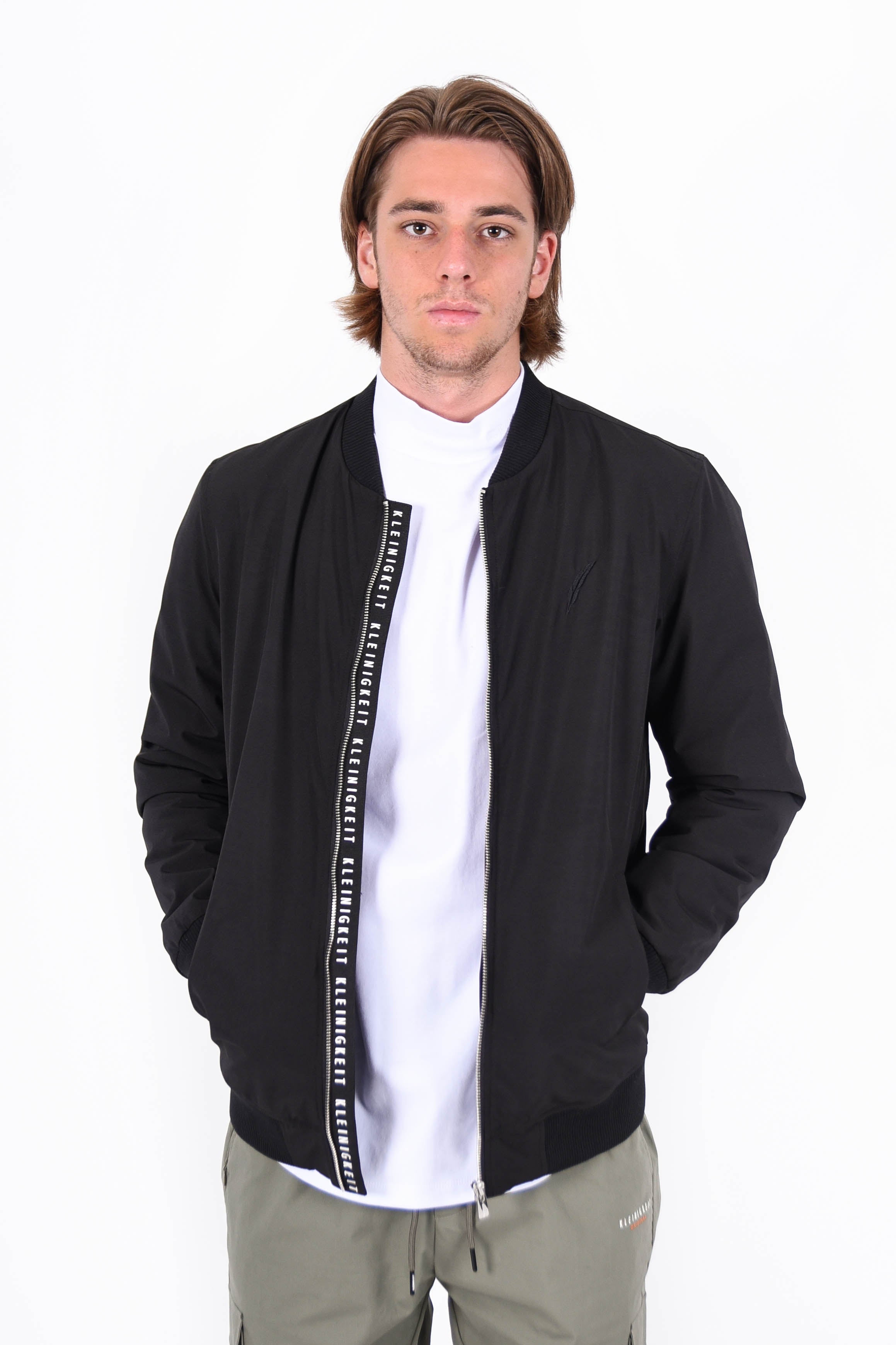 Color 020 - 0 - Körtomber-black-2.jpg