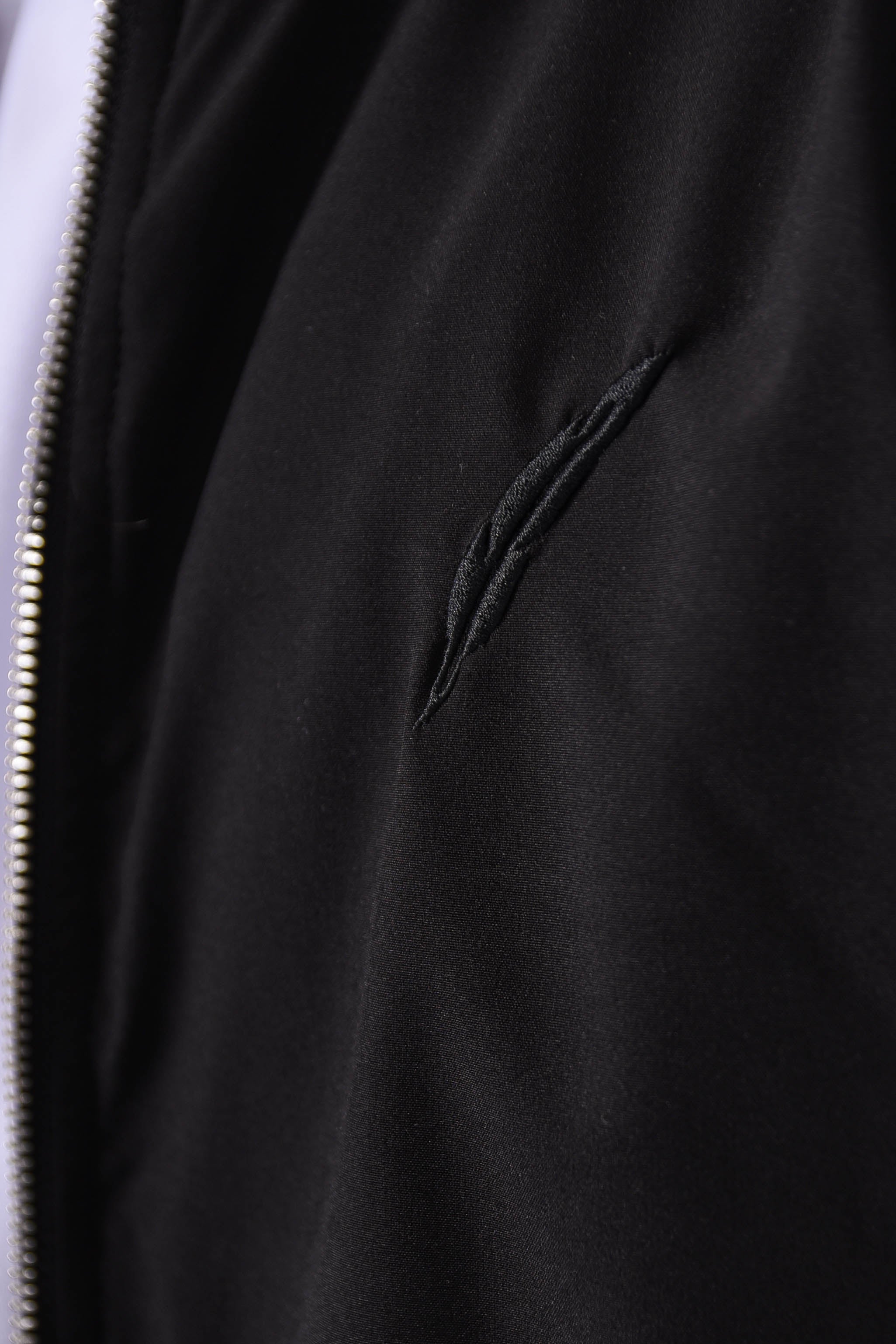 Color 020 - 5 - Körtomber-black-Detail-2.jpg