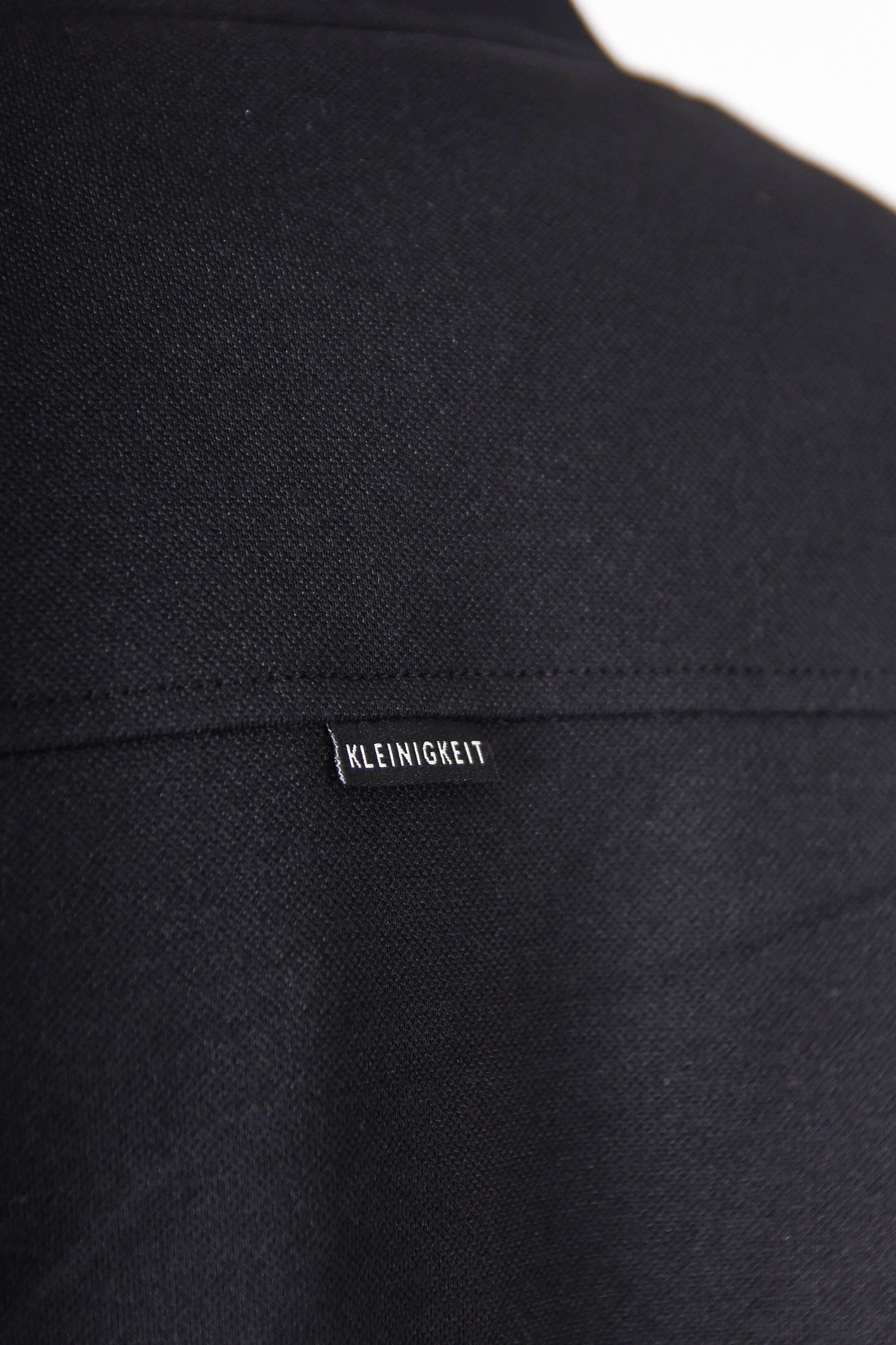 Color 020 - 5 - Lauterbach-black-Detail-3.jpg