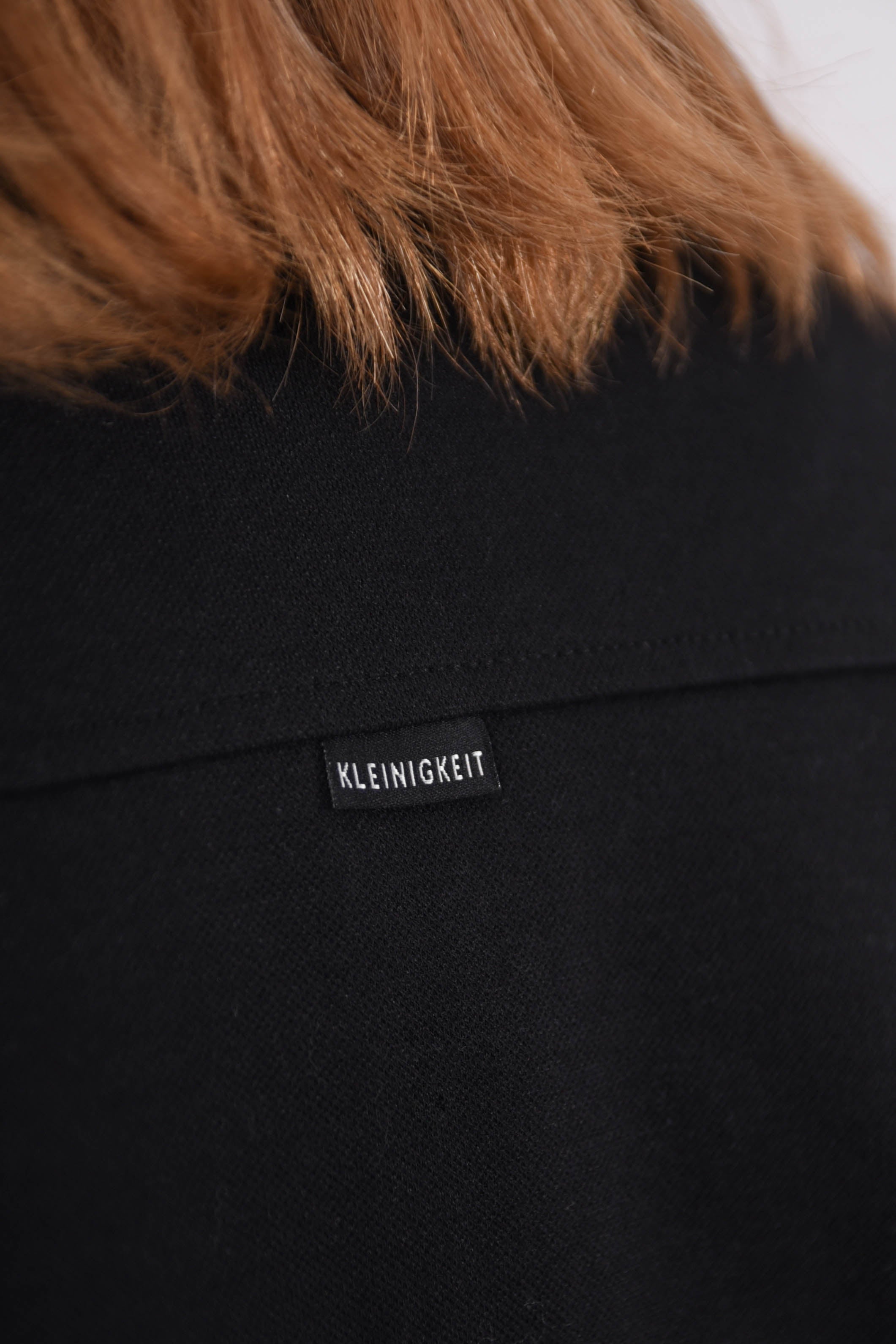 Color 020 - 6 - Schicker-black-Detail-3.jpg