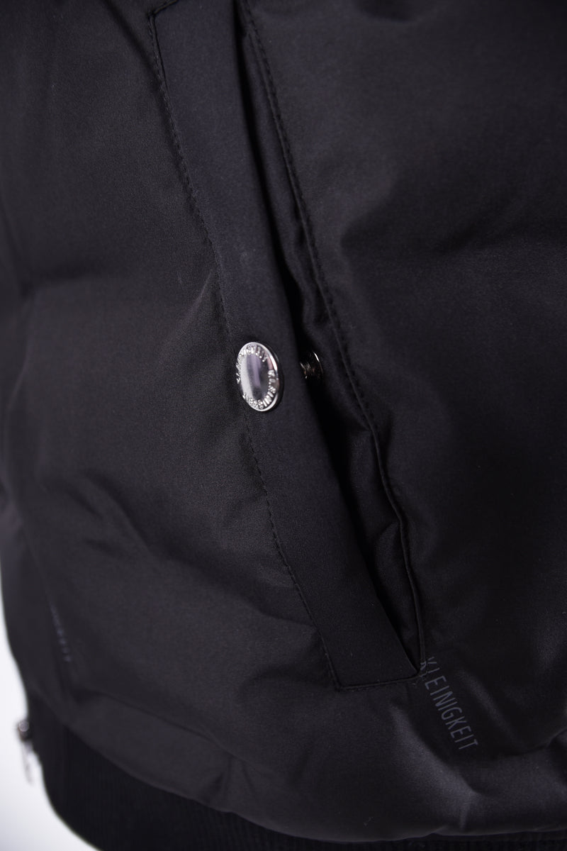 Color 020 - 0 - Weste-black-Detail-2.JPG